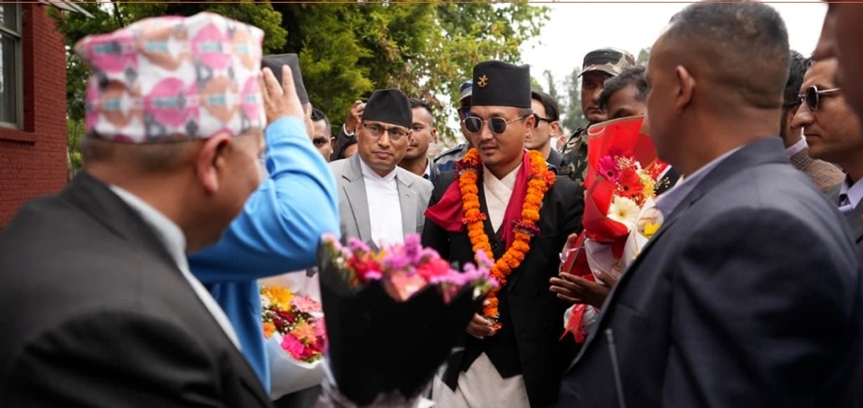 ओली र लेखक पक्राउपछि गृहमन्त्रीले भने : प्रतिशोध होइन, केवल न्यायको सुरुवात