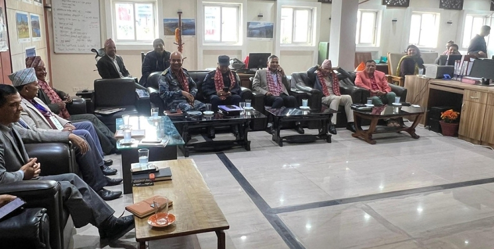 ‘कन्ट्रोल रुम’बाट सबै निर्वाचन क्षेत्रको ‘मनिटर’ गर्दै गृहमन्त्री